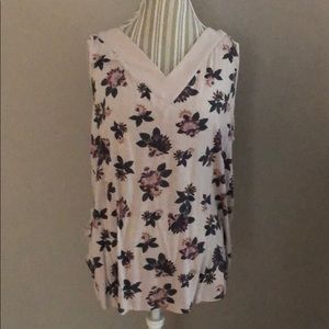Great plus size top with floral print.
